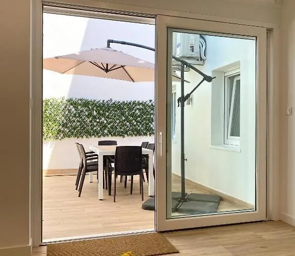 Ezaro Apartman *