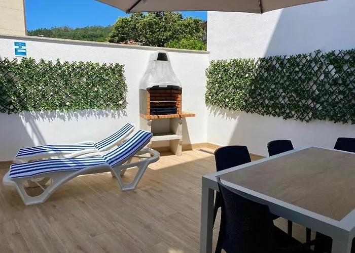 Apartman Ezaro *
